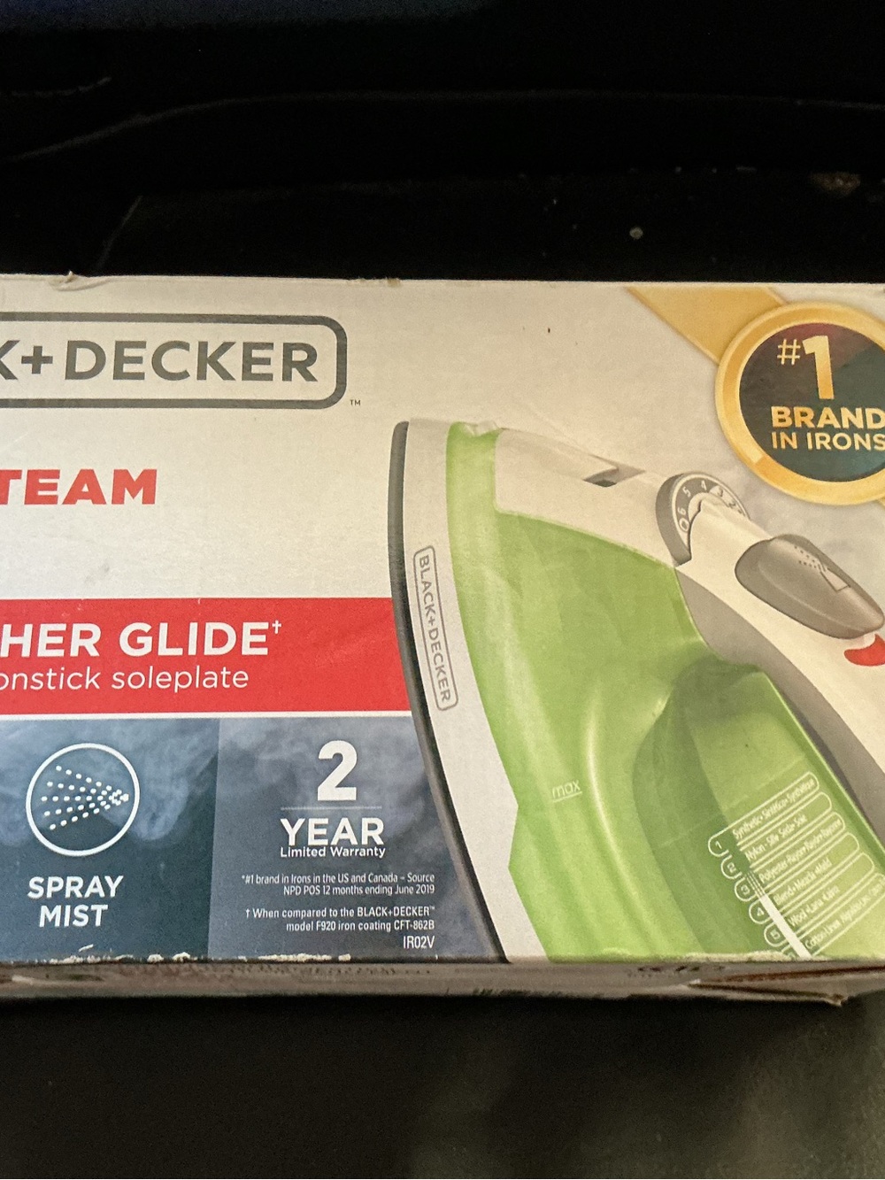 Black and DECKER NEW NEVER USED EASY steam iron